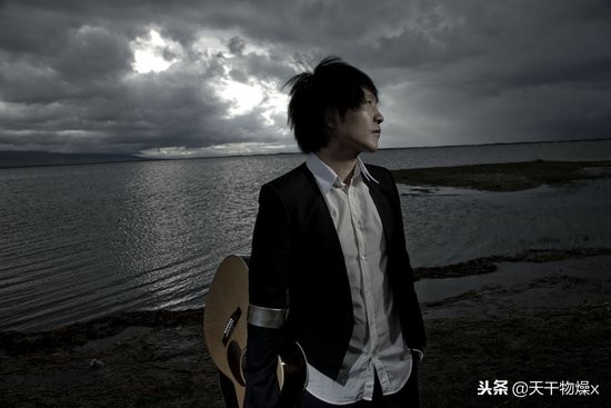 许巍生活不止眼前的苟且,许巍追逐我们心中的诗和远方