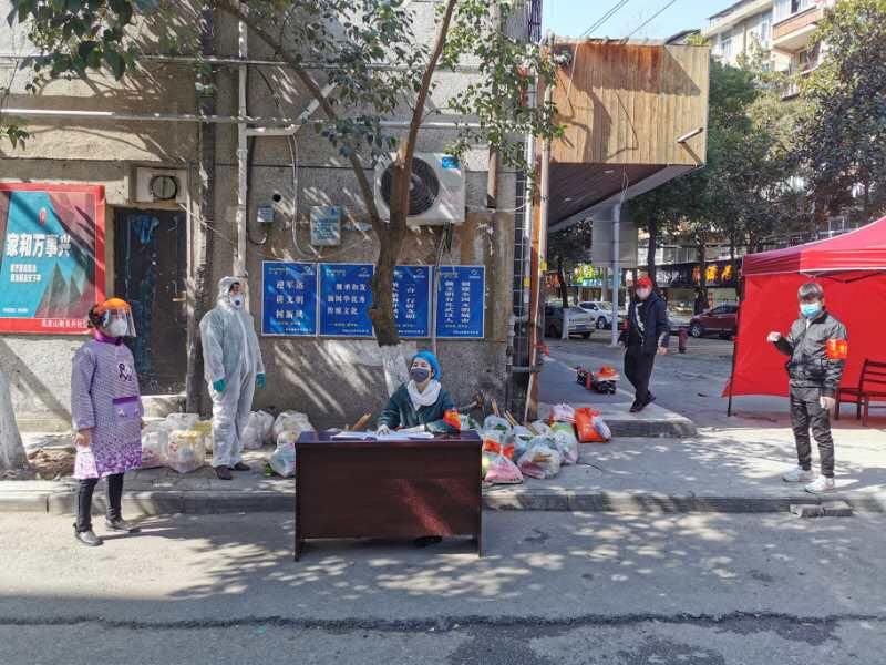 为近500户居民对接团购服务网格员3部手机一直“滴滴”到晚上9点