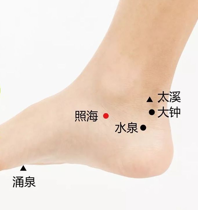 咳嗽内热吃什么降火效果最好,上火喉咙干痒咳嗽怎么办食疗