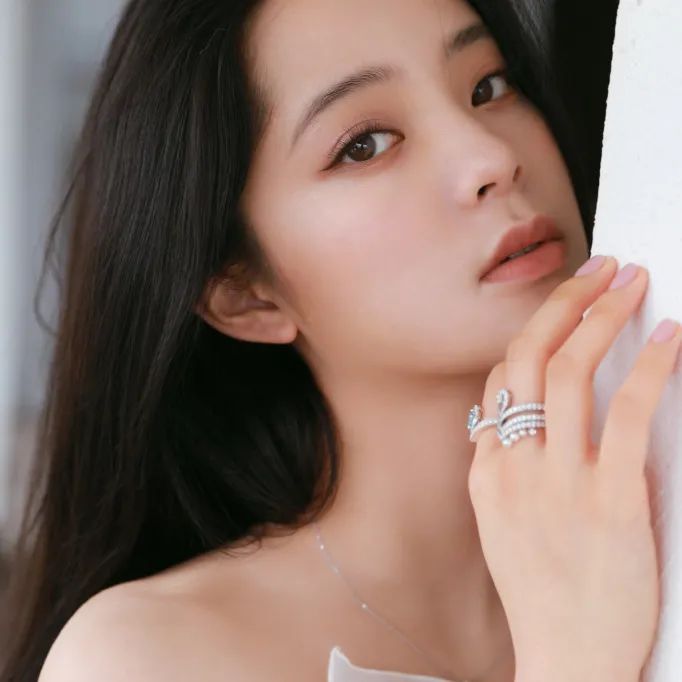 小五官扁平脸适合什么风格,塌鼻扁平脸