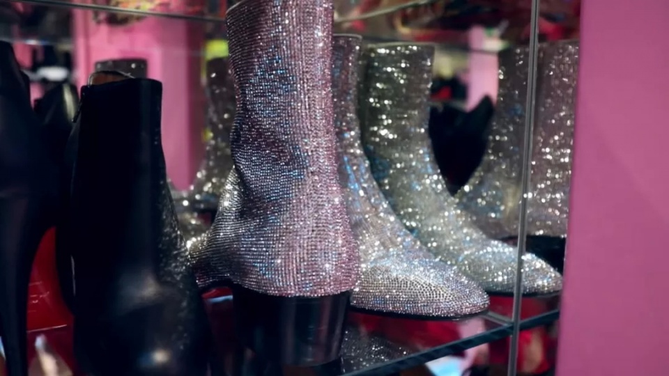 香奈儿磨刀、爱马仕砌墙,J姐的衣帽间戏可真多