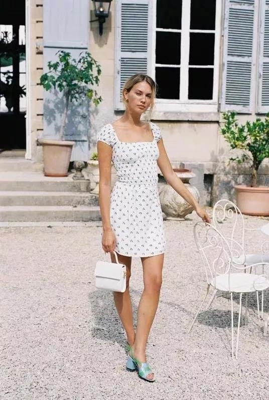 zara售价美元,zara最近5年的所有小黑裙