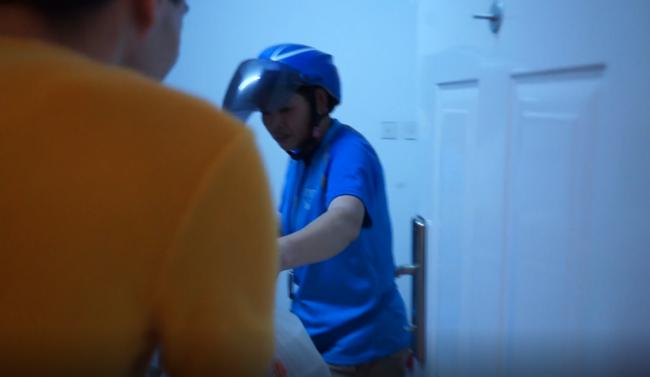 从拒绝到真香！外国人体验中国重口味宵夜，场面爆笑