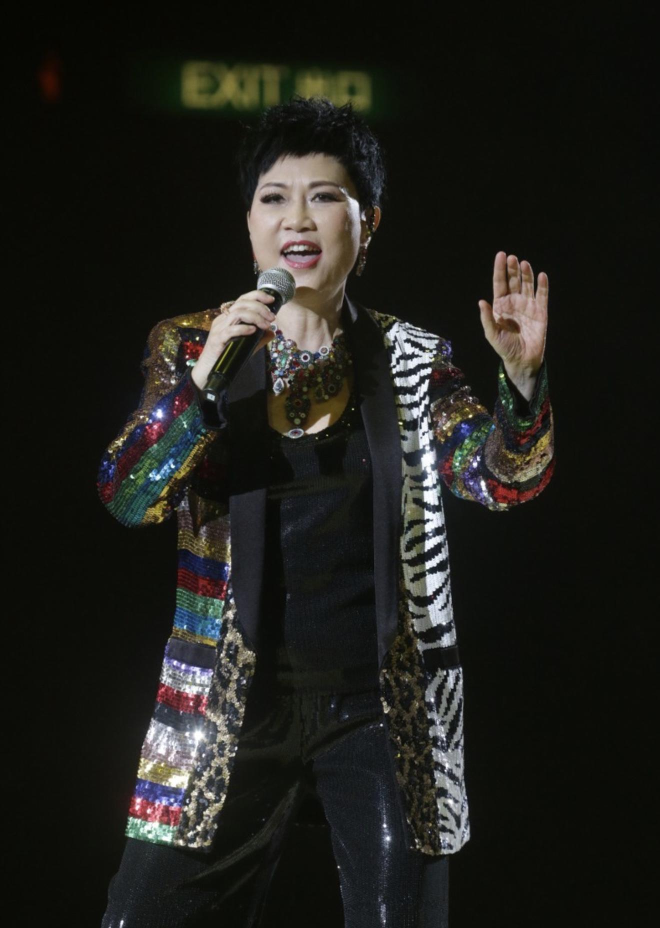 96岁UncleRay举办红馆演唱会，打破胡枫89岁纪录，杜丽莎压轴献唱