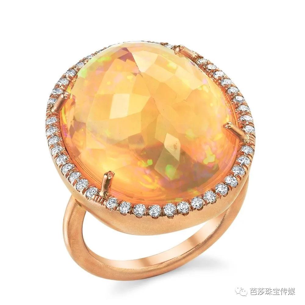 2021流行色亮丽黄太难穿？一件珠宝让你时髦一整年