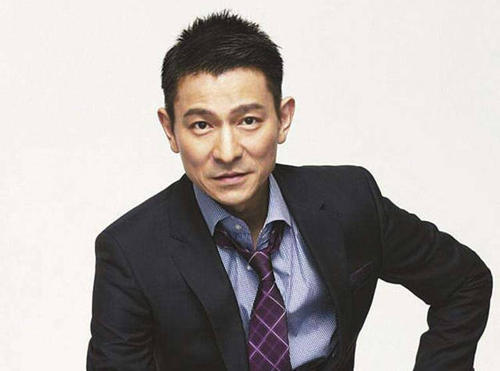 刘德华出道40周年抖音直播回放,刘德华开直播能横扫现在的网红