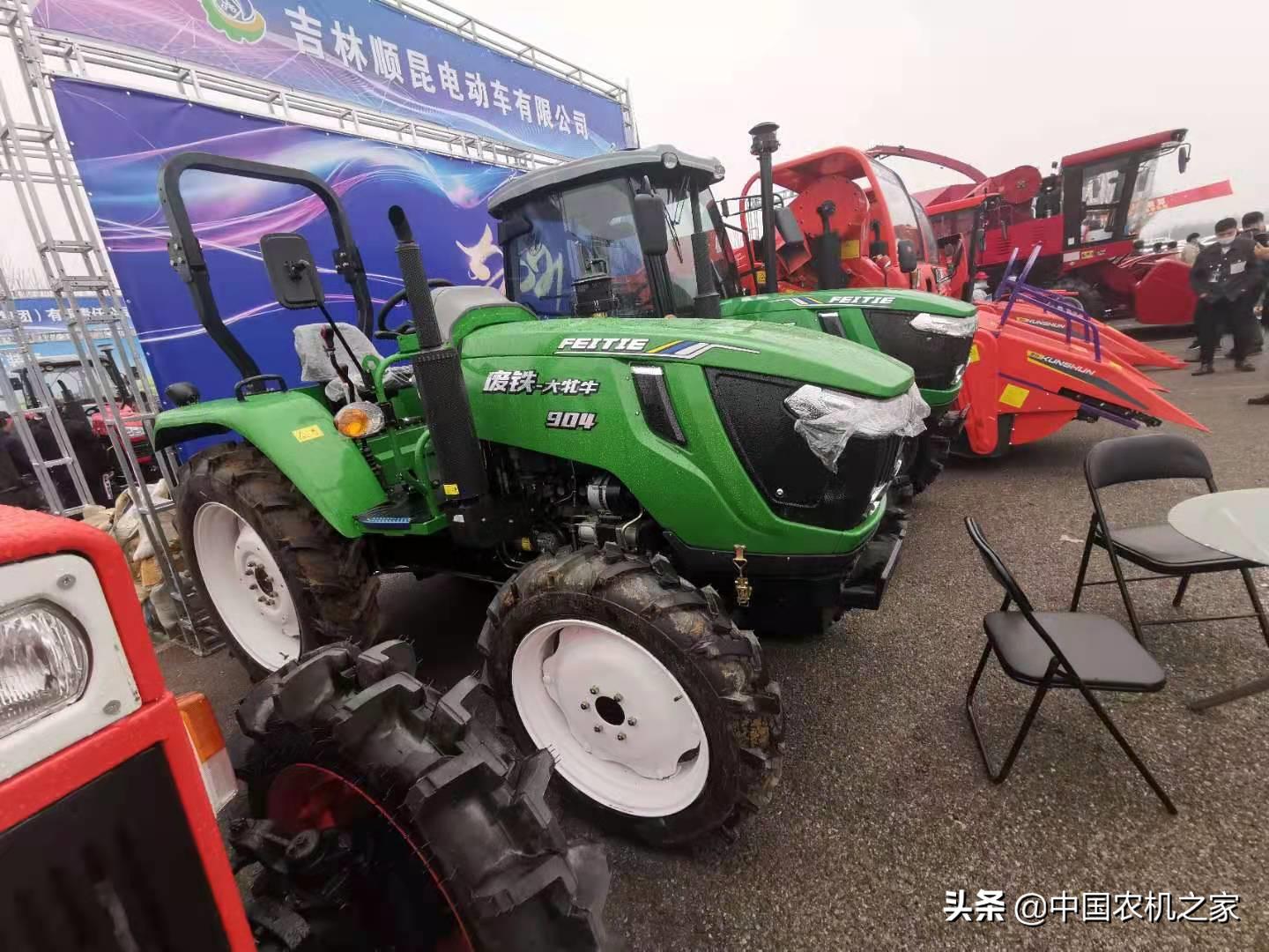 废铁履带玉米收获机,废铁玉米收割机二轮的多少钱