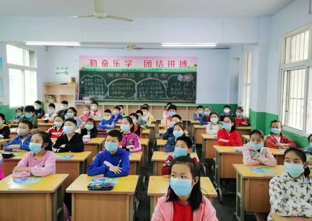 雪峰小学开学第一天的视频,桃源小学开学第一天