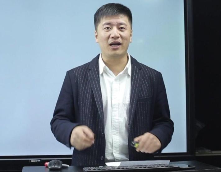 张雪峰为什么如此出名,张雪峰到底经历了什么