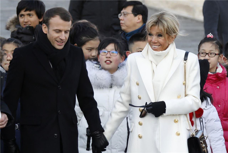 法国总统夫人lv口罩,法国总统马克龙夫人购买lv口罩