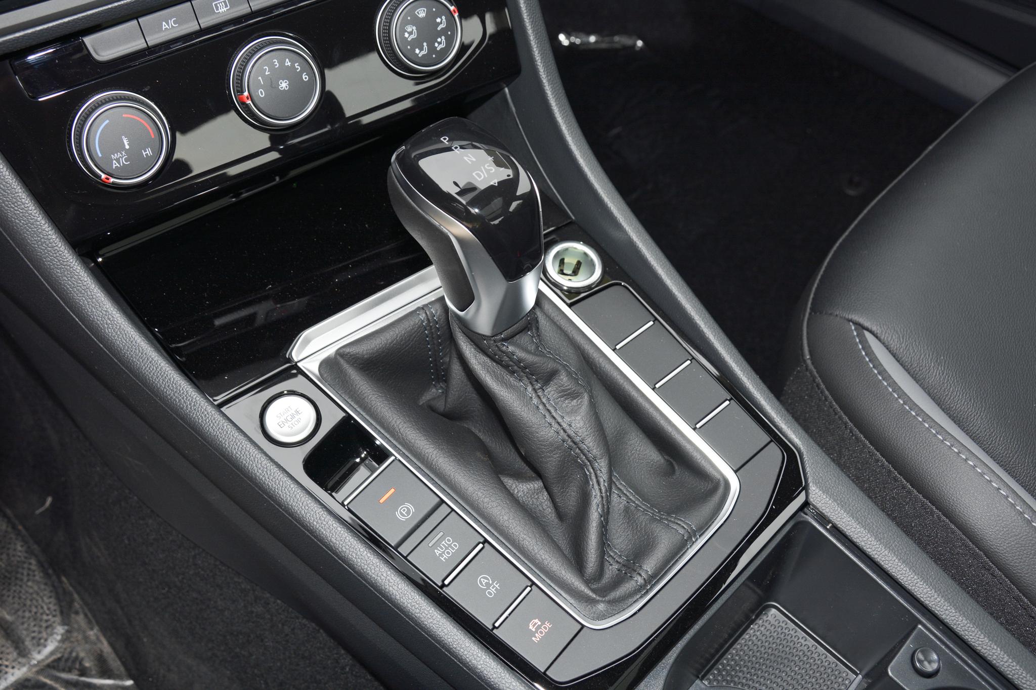 亚洲狮2.0和速腾1.4t哪个可靠,大众速腾和丰田亚洲狮哪个值得买