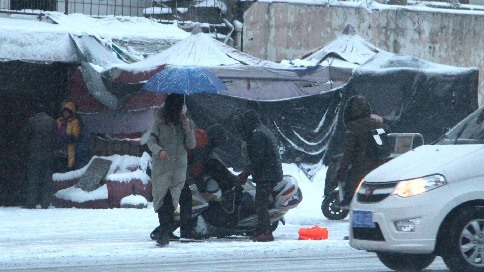 冬天路滑电动车怎么防滑小技巧,冬天电动车防滑
