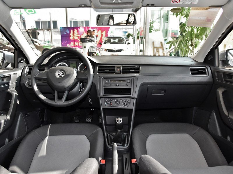 你们要的车来了,两厢小车四驱手动挡