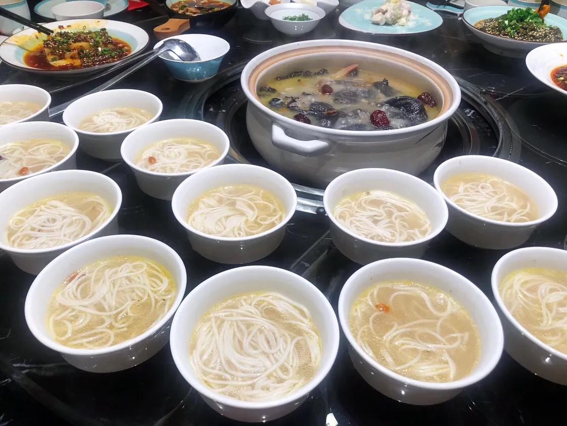 二十年餐饮老店重新开业活动,开20多年老店搬迁到新店