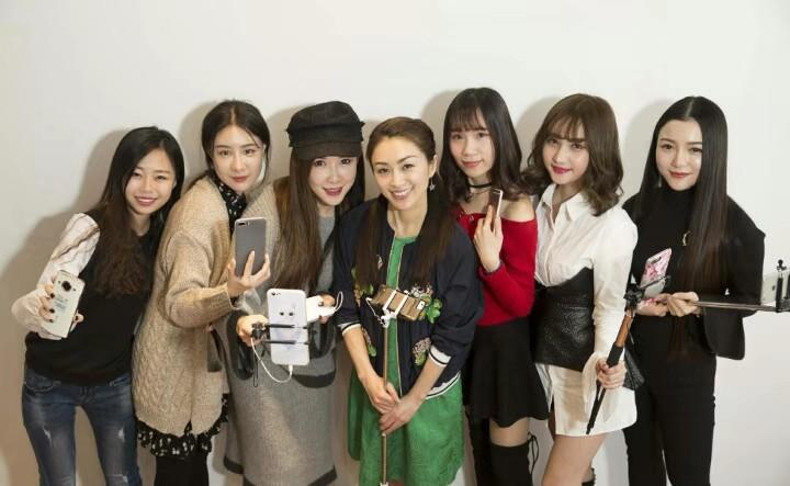 邓丽君和酒井法子谁更火,酒井法子演唱会现场经典完整版