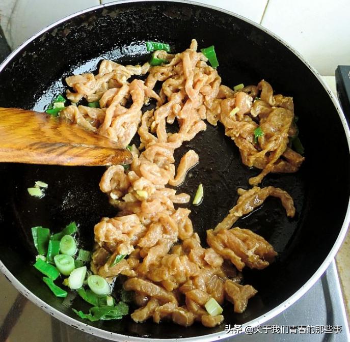 炒肉丝又老又柴是怎么回事,为什么热锅凉油炒肉丝还是会粘锅