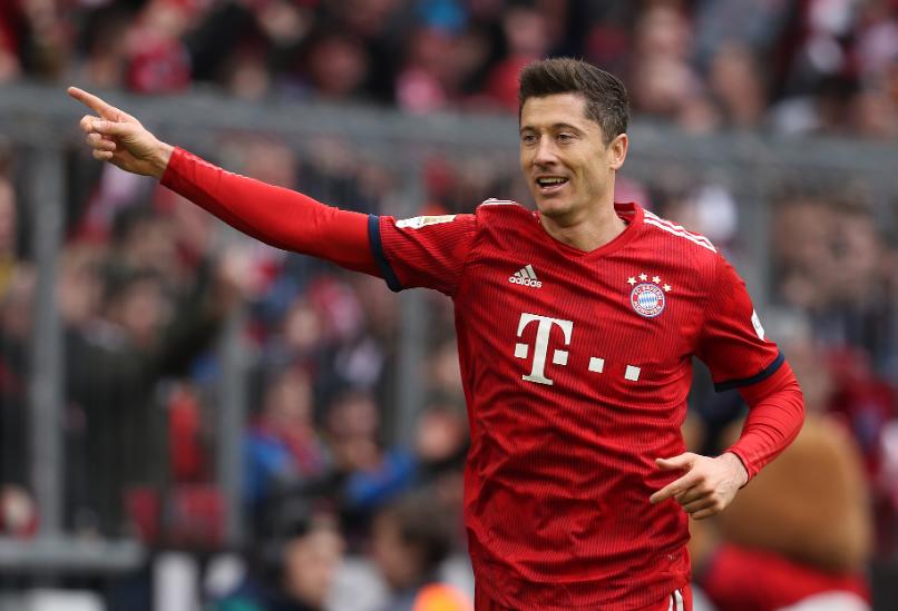 莱万足球经历,莱万传奇一生