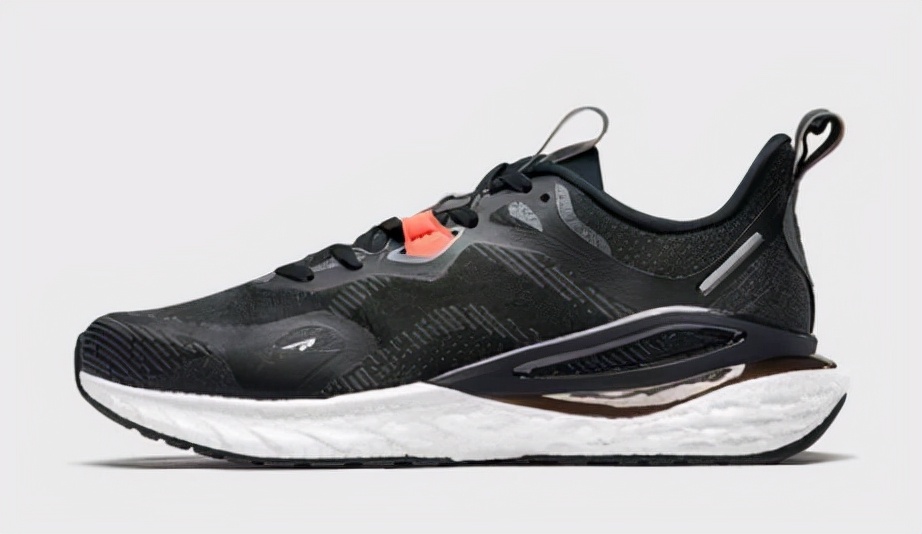 亚瑟士跑鞋和国产跑鞋,耐克跑鞋和国产跑鞋