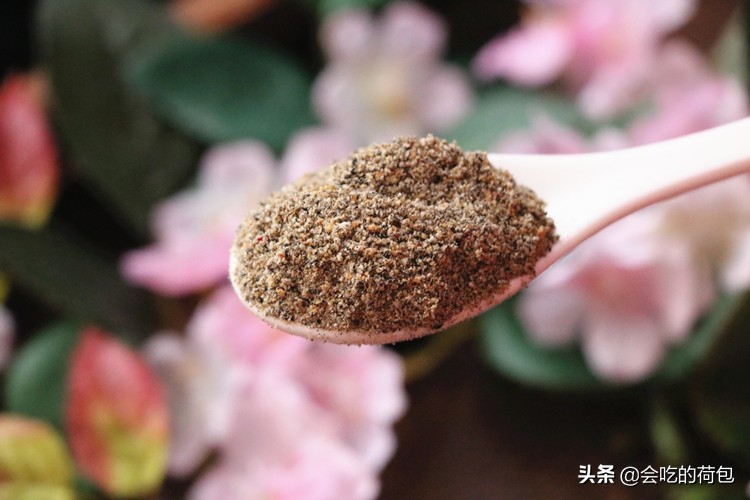 秋天要常吃黑豆，教你1个简单做法，做一次放半年，冲水喝特解馋