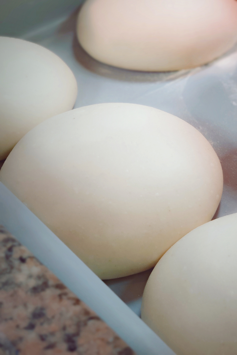 披萨饼底没有醒发好怎么补救,披萨饼胚为什么会回缩