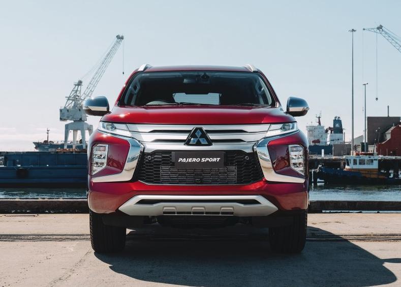 比普拉多便宜多少钱,帕杰罗劲畅对比普拉多2.7越野视频