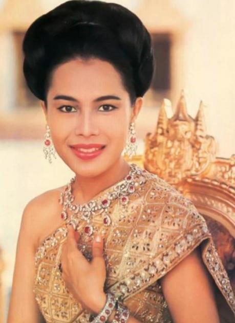 泰国王后诗丽吉珠宝,泰国九世王后诗丽吉
