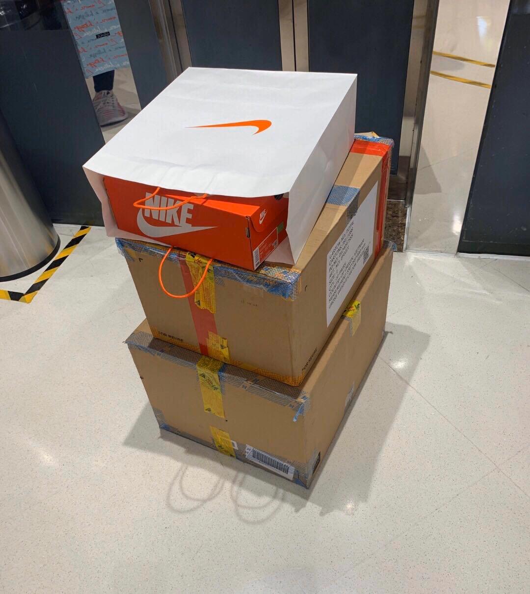 在哪里买耐克阿迪便宜正品,现在耐克阿迪的专卖店都打折了吗