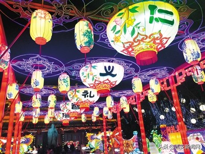 西安城墙和芙蓉园灯会已正式点亮,过年气氛浓西安城墙新春灯会亮相