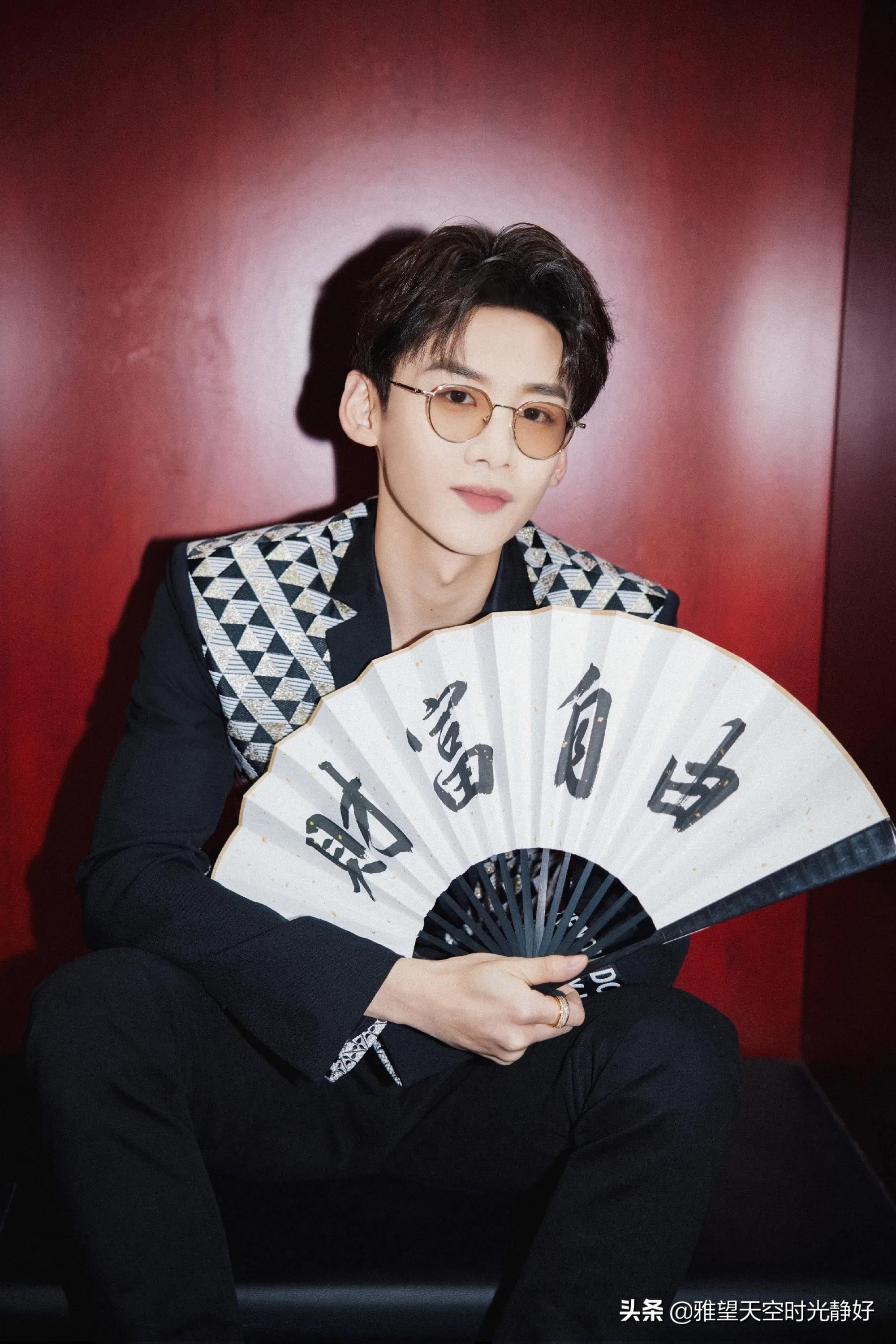 盘点国内男明星眼镜杀高清写真照斯文帅气沉稳内敛雅致贵气