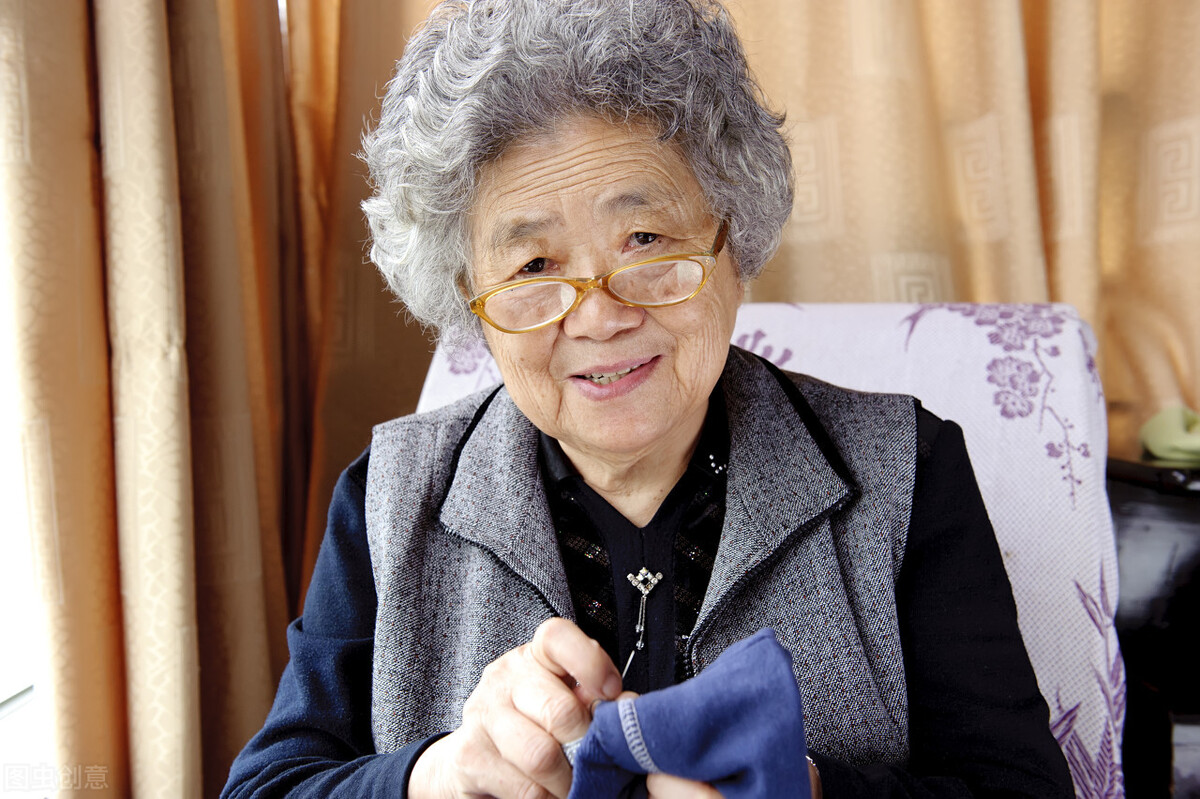 榛勫鑸呭,灏斾篃