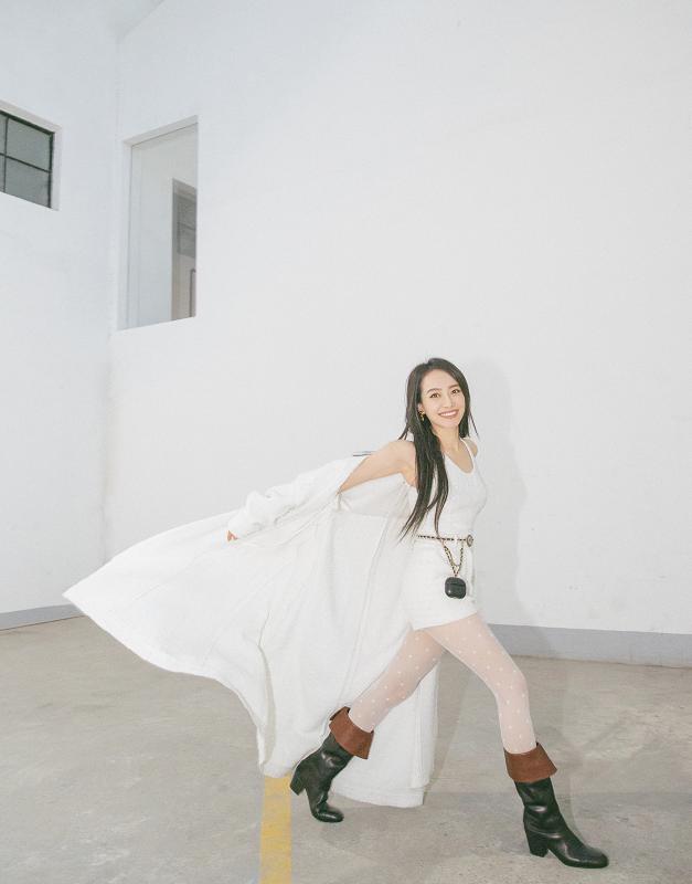 黑色*袜丝**=死亡单品?不至于!没看见“名媛”们人“腿”一双吗?