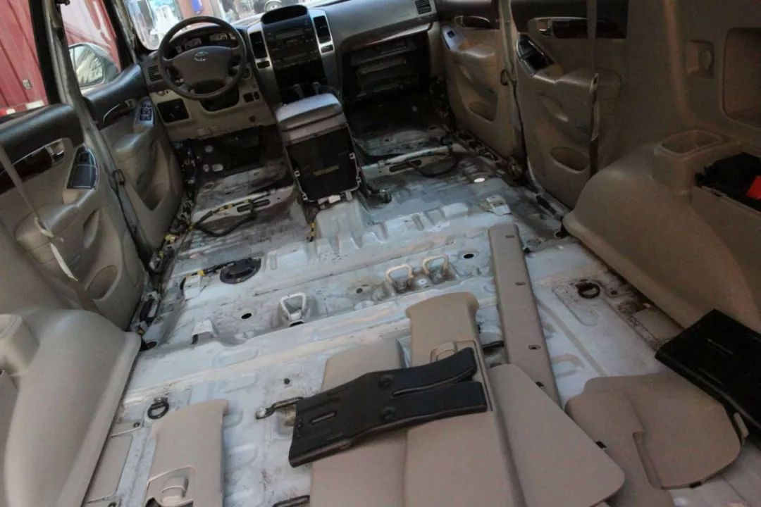 老车翻新：15年后的邂逅，普拉多LC120旧车换新颜，满血复活。