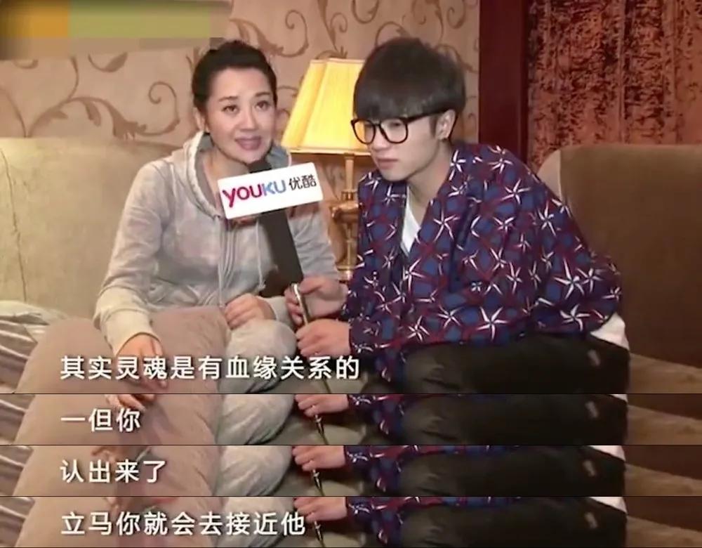 华晨宇张碧晨事件与汪峰关系,张碧晨华晨宇邓紫棋恋情如何开始