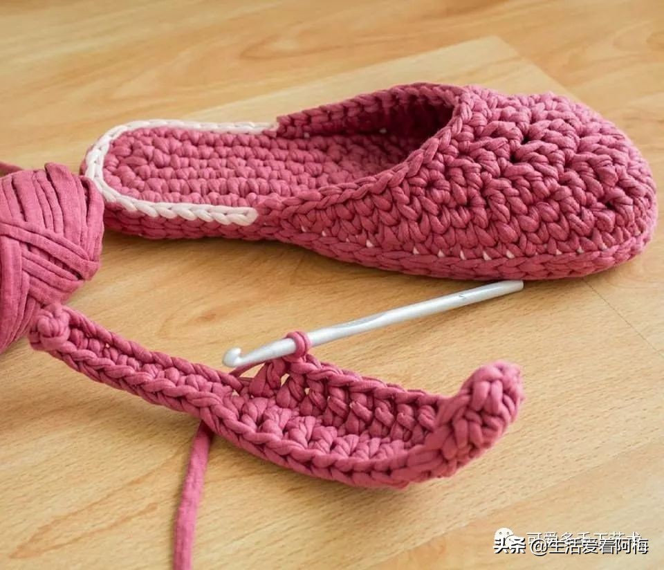 自己用毛线做布拖鞋,用布条线编拖鞋