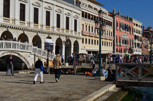 意大利留学生行李箱必买清单,意大利留学日常作息时间