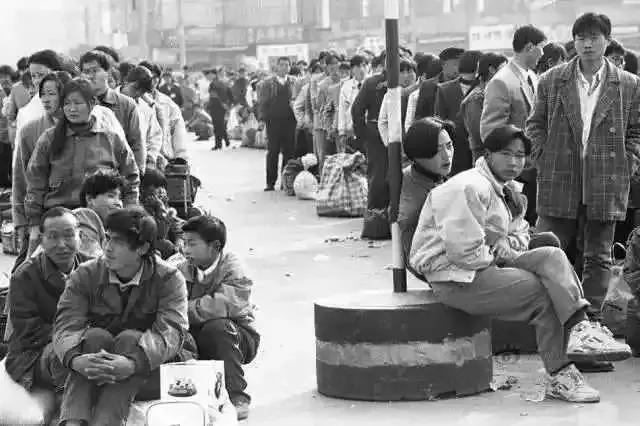 春运回家有多难视频,渐行渐远的孤单的旅途