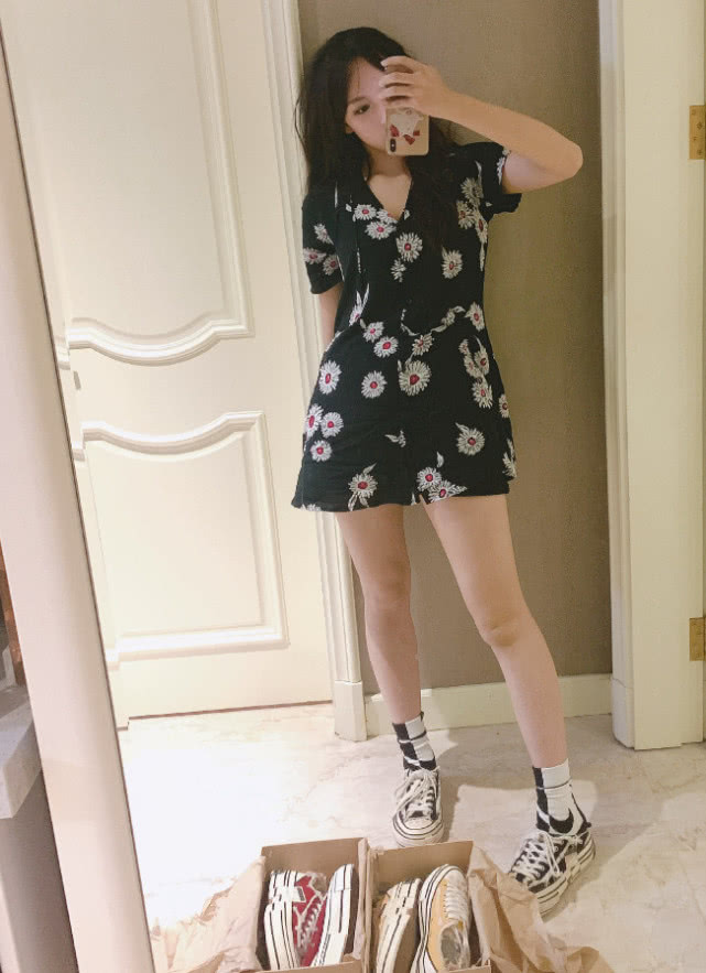 匡威乞丐鞋穿搭,高帮黑色匡威鞋搭配袜子