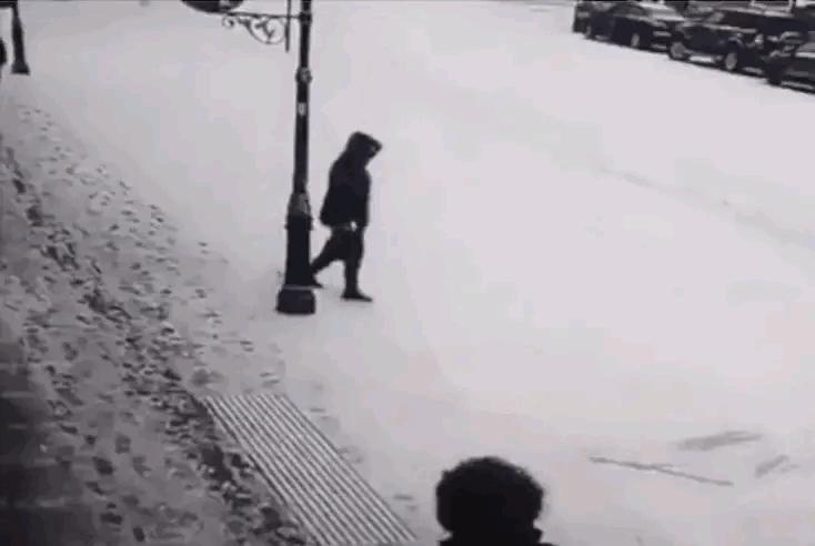 为什么加油站要24小时上班,为什么加油站一个工资1800