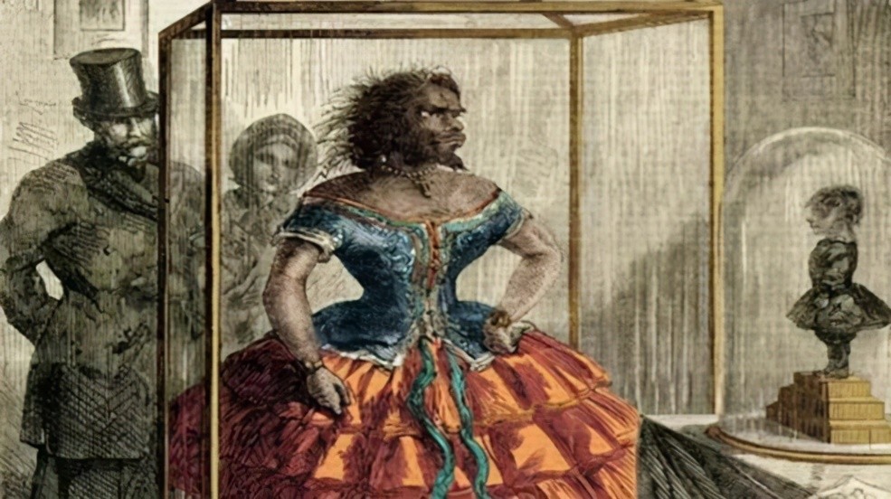 她身高1米38,拒绝20个求婚者,活着被当摇钱树,死后被做成标本