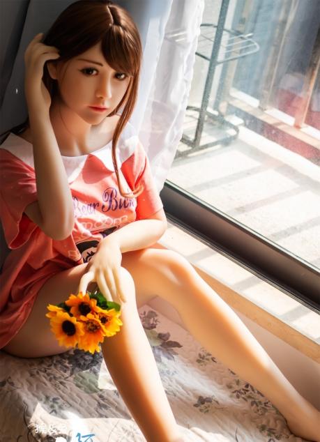 揭秘地下成人娃娃的世界，千元即可拥有专人女友供你随意*躏蹂**