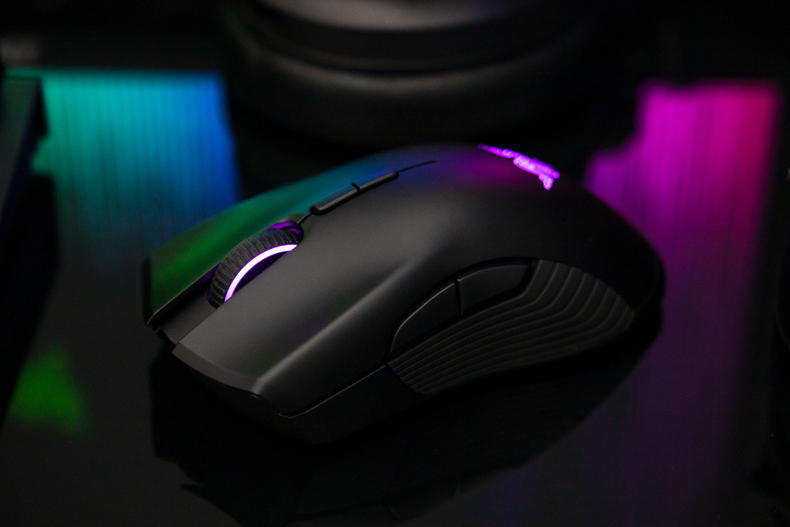 雷蛇曼巴眼镜蛇无线版怎么拆,雷蛇曼巴蛇无线改有线