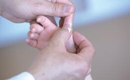 宝宝打嗝按哪个穴位止嗝,新生儿打嗝的推拿穴位