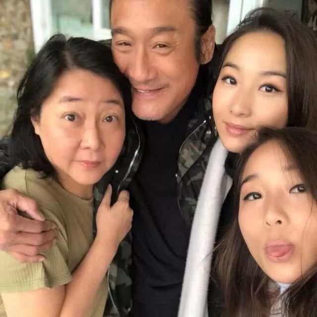 梁家辉宠妻时刻,实力宠妻梁家辉