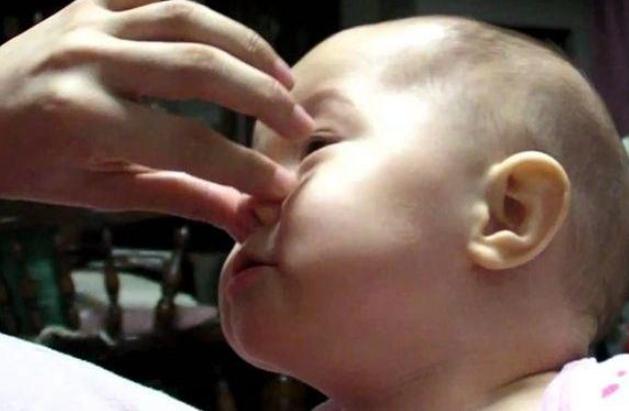 婴儿塌鼻梁怎么改善,宝宝的鼻梁