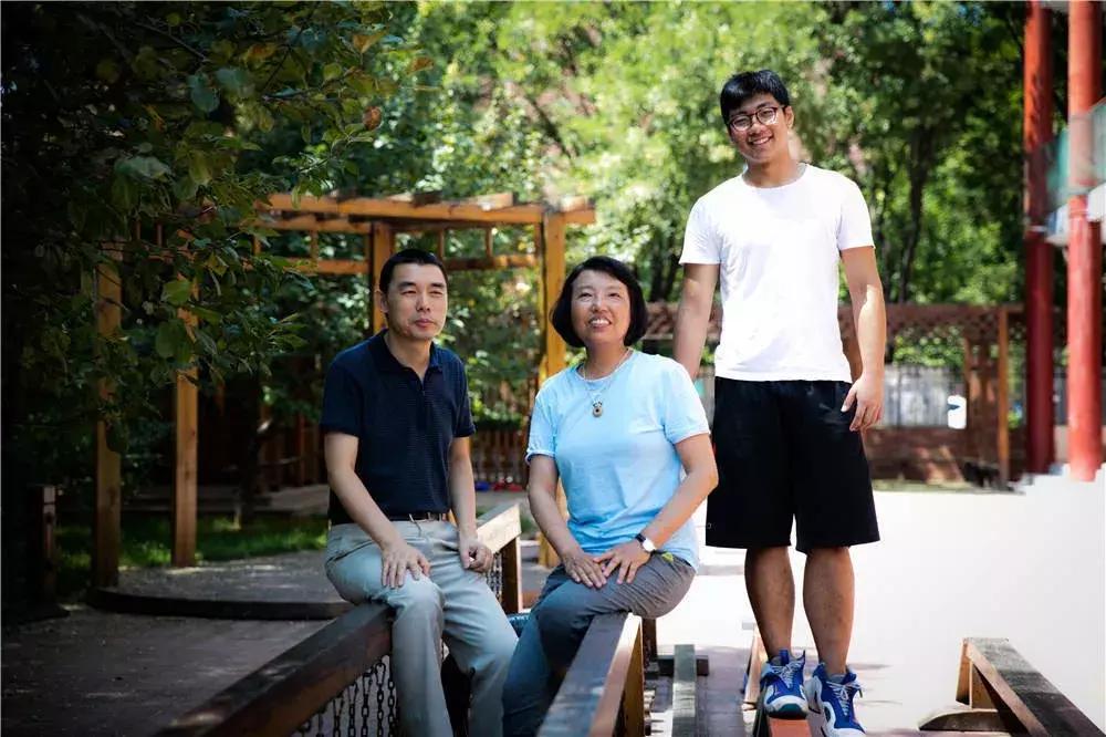 中国第一部00后成长纪录片：新一代终于不再争着当官发财