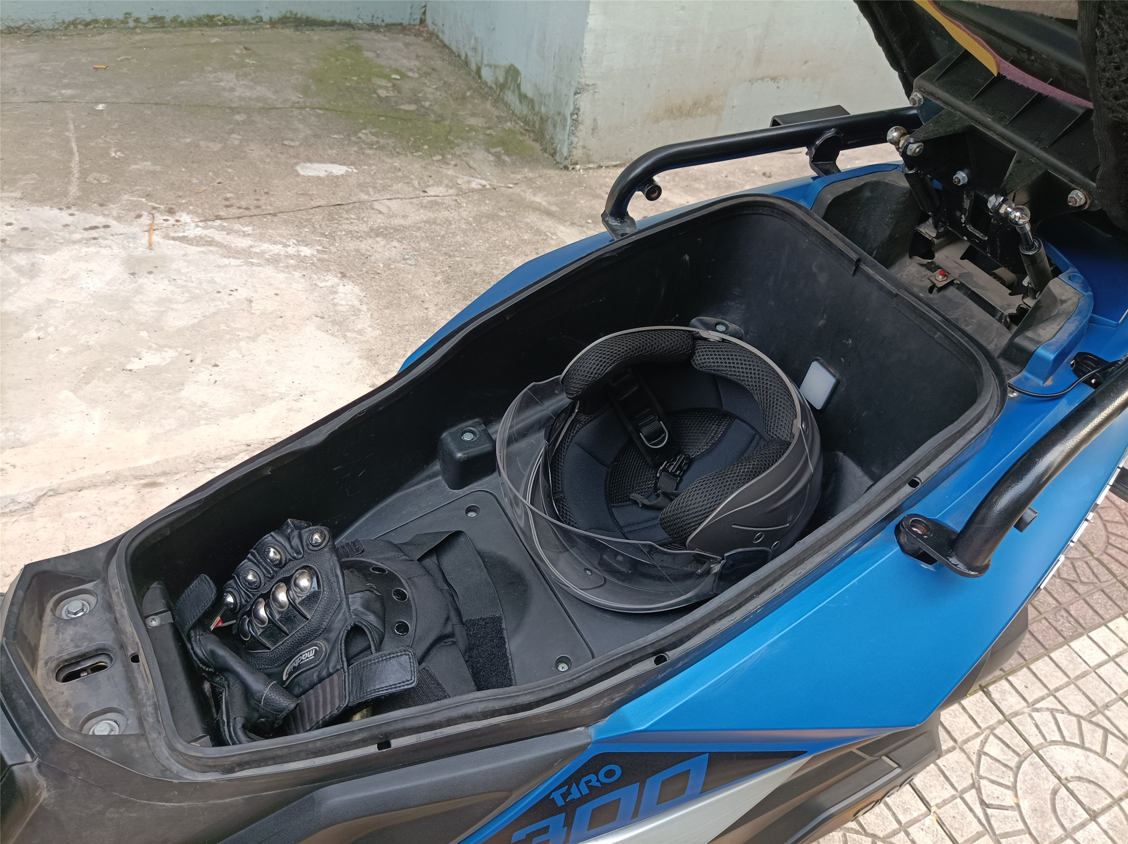 台荣探路者300踏板车落地价,2022款台荣探路者300测评