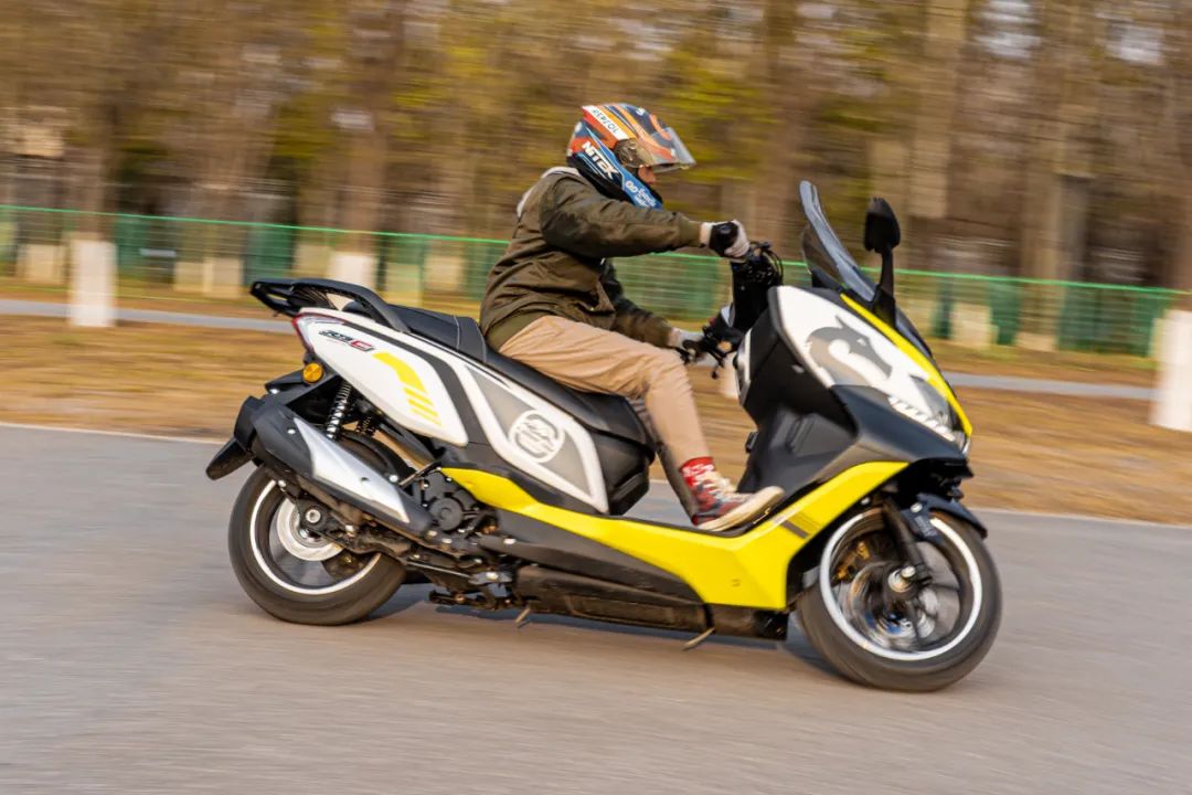 赛科龙rt3s大踏板摩托2024款,国产大踏板赛科龙rt3s推荐