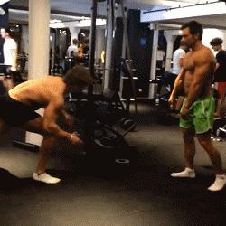 深蹲500个之后尿液变深,深蹲后第二天尿液深褐色