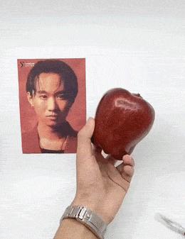 吓得娃儿们这个跑啊，绳子都拦不住哇