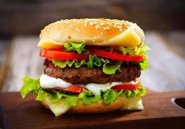 薯条汉堡是垃圾食品吗,垃圾食品汉堡薯条可乐